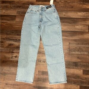 Abercrombie curve love Jean